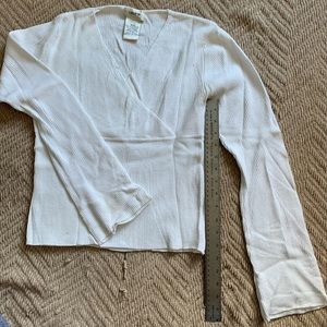 LAURA White V-neck sweater, long sleeve, flare cuffs